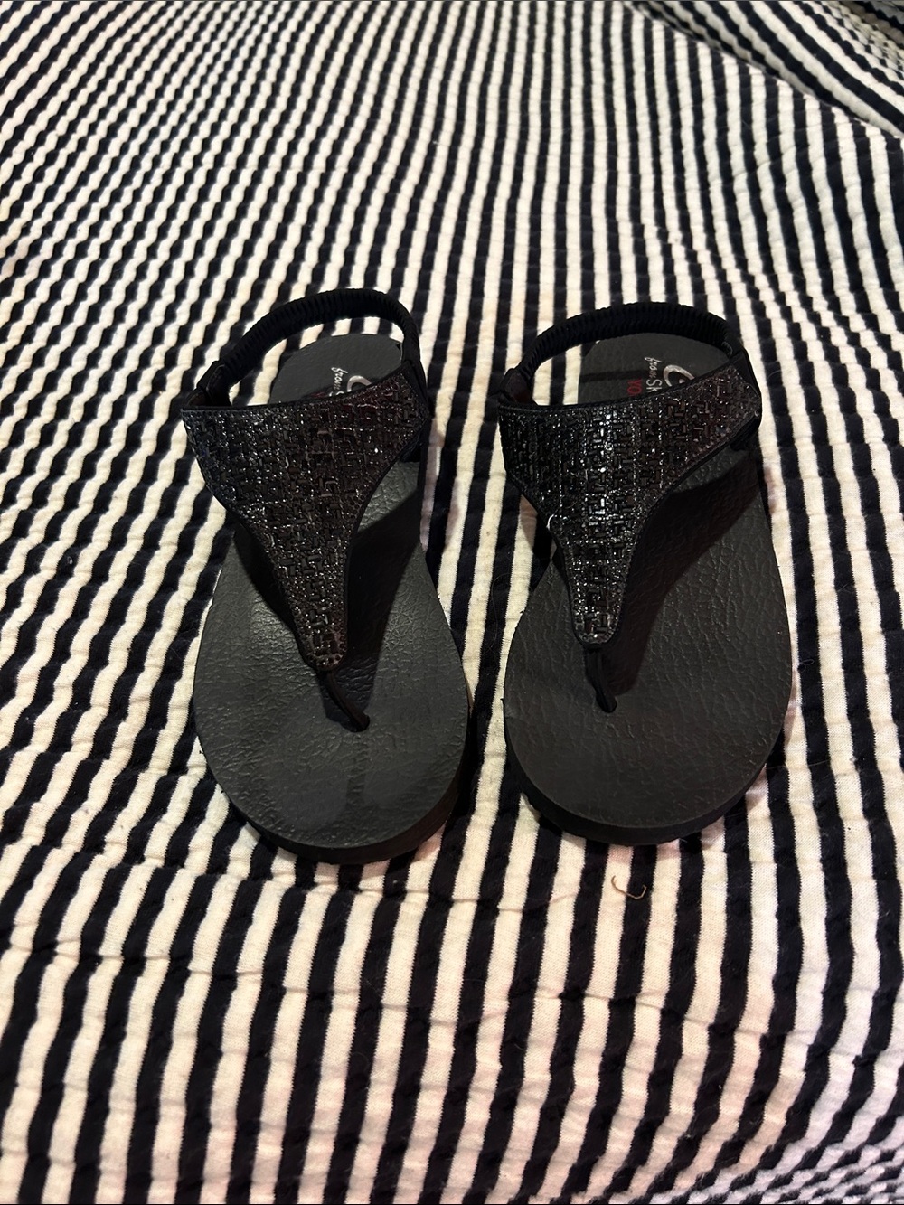 Skechers Black Textured Toe-Post Sandal